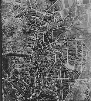 HildesheimInnenstadtOststadtLuftaufnahme1945