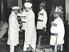 Vice President of India Zakir Husain receiving Bharat Ratna from the President of India S. Radhakrishnan