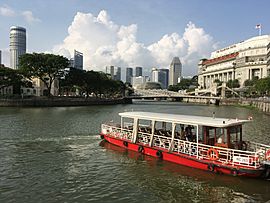 A water taxi at Singapore River.jpg