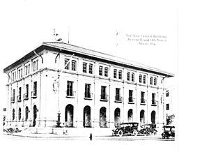 Old Miami Federal Bldg ca 1917 showing weather instruments