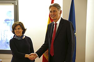 Sáenz de Santamaría recibe al ministro de Economía del Reino Unido