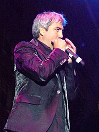 Taylor hicks with harmonica on the miller stage june 18 2006