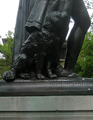 Rutgers William the Silent statue Detail Dog