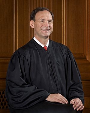 Official portrait of Supreme Court Justice Samuel Alito