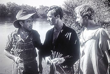 The Southerner, 1945, Naish, Scott, and Lloyd in scene after catching catfish
