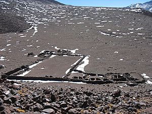 Ruinas Incas a los pies del volcán Licancabur Bolivia