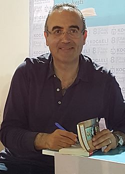 Sunay Akın at Kocaeli Book Exhibition, May 2016
