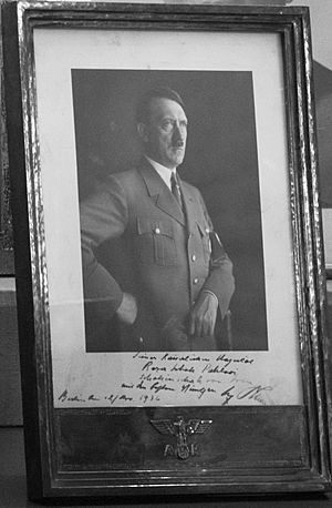 Signed Photograph of Adolf Hitler and His Best Wishes for Reza Shah Pahlavi - Sahebgharanie Palace - Niavaran Palace