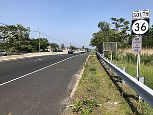 2018-05-25 15 23 39 View south along New Jersey State Route 36 between Shore Road and Harris Avenue on the border of Hazlet Township and Union Beach in Monmouth County, New Jersey
