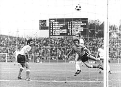 Bundesarchiv Bild 183-N0704-308, Fußball-WM, DDR - Argentinien 1-1