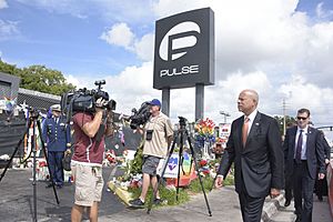 Secretary Johnson pays Respect at Pulse Nightclub (29619439761)