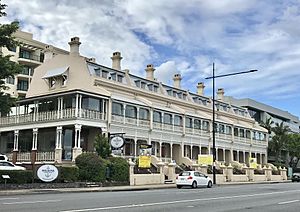 Terraced house on Coronation Drive at Milton, Queensland.jpg