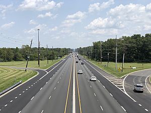 2021-07-16 12 24 36 View north along U.S. Route 1 (Trenton-New Brunswick Turnpike) from the overpass for College Road in Plainsboro Township, Middlesex County, New Jersey