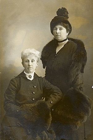 Sophie and Lioudmila Buxhoeveden.jpg