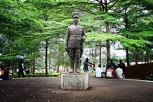 Statue de Charles Atangana 2