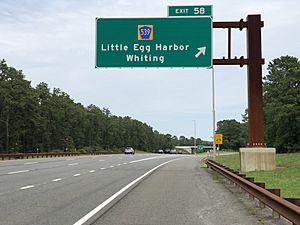 2020-07-11 13 41 17 View north along New Jersey State Route 444 (Garden State Parkway) at Exit 58 (Ocean County Route 539, Little Egg Harbor, Tuckerton) in Little Egg Harbor Township, Ocean County, New Jersey