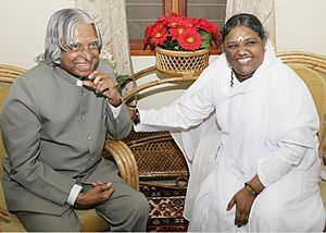 Mata amritanandamayi with President Abdul Kalam 01
