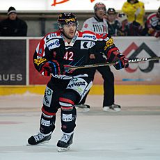 Michal Barinka - Fribourg-Gotteron vs. HC Bienne, 25.11.2011 (2).jpg