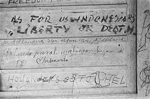 Grafitti Freedom. Is for us Indenesians Liberty or Death. De Hollanders zijn…, Bestanddeelnr 495-4-6