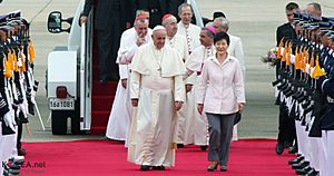 Korea Pope Francis Arrive Seoul Airport 03