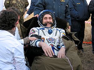 PVinogradov SoyuzTMA8 landing