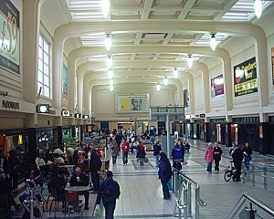 Leeds City Station - passenger hall 06-11-04