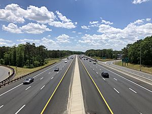 2021-05-27 13 10 49 View south along New Jersey State Route 444 (Garden State Parkway) from the overpass for Ocean County Route 549 (Lanes Mill Road-Burnt Tavern Road) in Brick Township, Ocean County, New Jersey