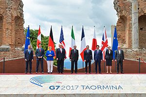 G7 Taormina family photo 2017-05-26