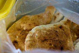 Iraqi samoon bread - Flickr - Al Jazeera English