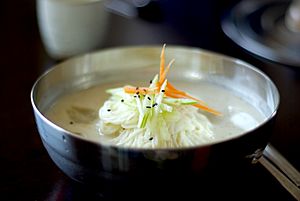 Korean noodles-Kongguksu-01.jpg
