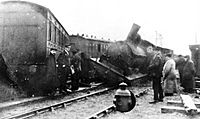 1915 crash at County School station