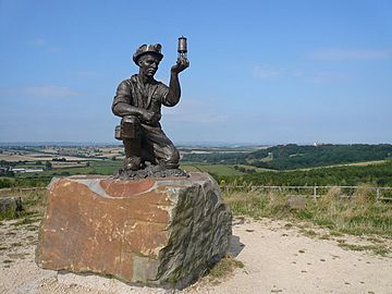 Silverhill Wood Country Park - Commemorative Statue - geograph.org.uk - 554399.jpg