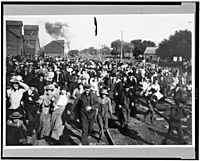 Crowd to greet Wm. H. Taft, De Witt, Nebraska, 1908 LCCN91708871