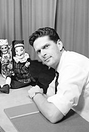 Matti Ranin ja Kasper-nukke v 1964.jpg