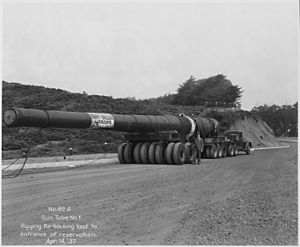 No. 89A Fort Funston, Calif., Gun Tube No.1, Rigging for backing load to entrance of reservation. - NARA - 296366