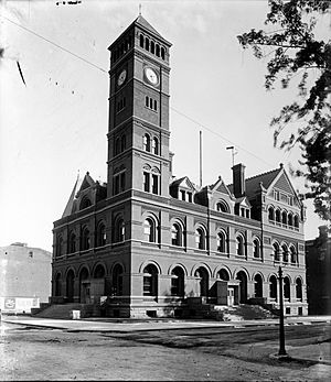 Lee County Courthouse in 1900