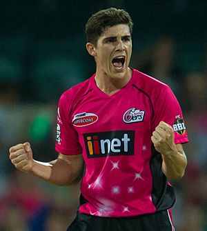 Sean Abbott playing for the Sydney Sixers.jpg