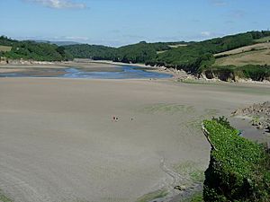 Low tide on the Erme... - geograph.org.uk - 221949