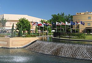 Bob Jones University, Front Campus Fountain.jpg