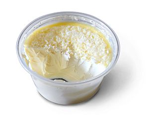 Clotted cream (cropped)