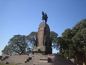 Monumento General Carlos María de Alvear