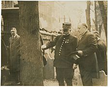 Marshal Joffre and Mayor at Franklin's Grave, Phila Pa