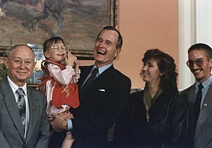 President George H.W. Bush holds Jessica McClure in the Roosevelt Room at the White House (1989-07-19)