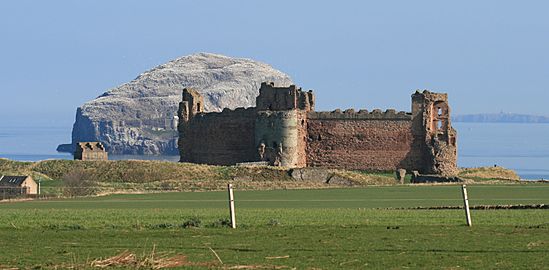 Tantallon Castle - Flickr - S. Rae
