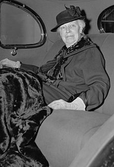 Former First Lady. Washington, D.C., Dec. 6. Seldom photographed, (Mrs.) William Howard Taft, widow of the late President and Chief Justice of the Supreme Court, was snapped as she left the LCCN2016874504 (cropped)