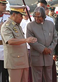 The President, Dr. A.P.J. Abdul Kalam is being welcomed by the Chairman, SPDC, Sr. Gen Than Shwe, on arrival at Yangon International Airport, Myanmar on March 8, 2006