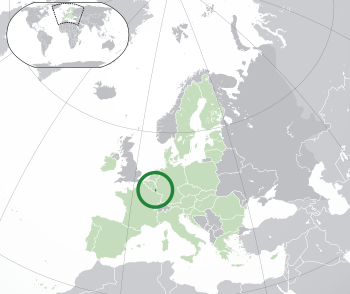 Location of  Luxembourg  (dark green)– on the European continent  (green & dark grey)– in the European Union  (green)  —  [Legend]
