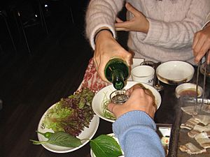 Korean table manner while drinking-01