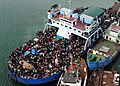 Haitians fill ferry in Port-au-Prince 2010-01-16