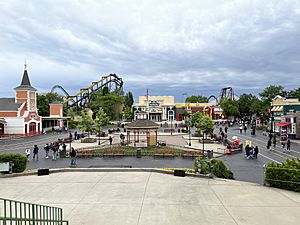 Hometown Square - Six Flags Great America (overview)
